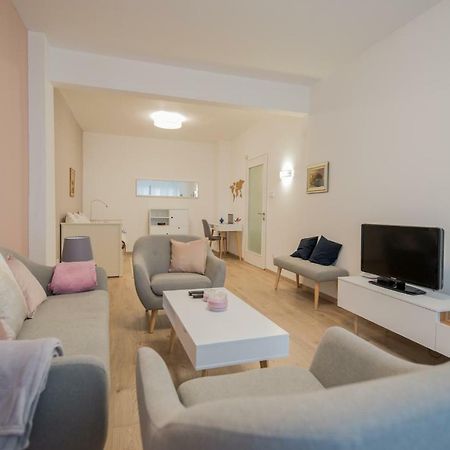 Chic And Spacious Apartment In Central Sofia - Patriarh Evtimiy By Flat Mаnager Eksteriør bilde